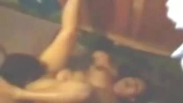 પોર્ન ઓનલાઇન કોઈ નોંધણી ગૃહિણી સન્ની લિયોન અડગ સાથે તેના પતિ અને ડ્રાઈવર